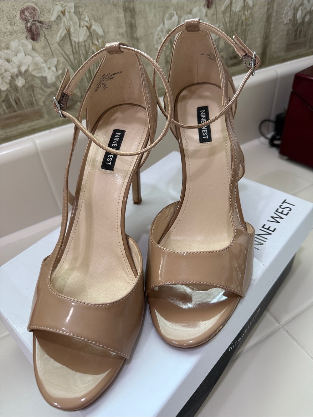 Nine West - Picture 2 of 8